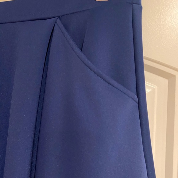 Blue A-line skirt with pockets - Picture 2 of 6